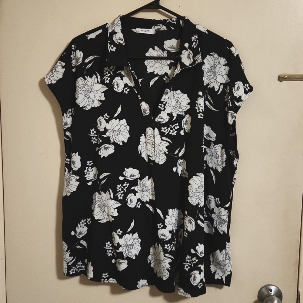 Ricki's Black and White Floral Short Sleeve Blouse